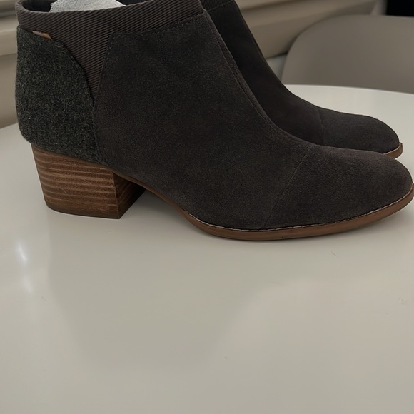 Toms grey suede ankle boots size 8 - Picture 3 of 12